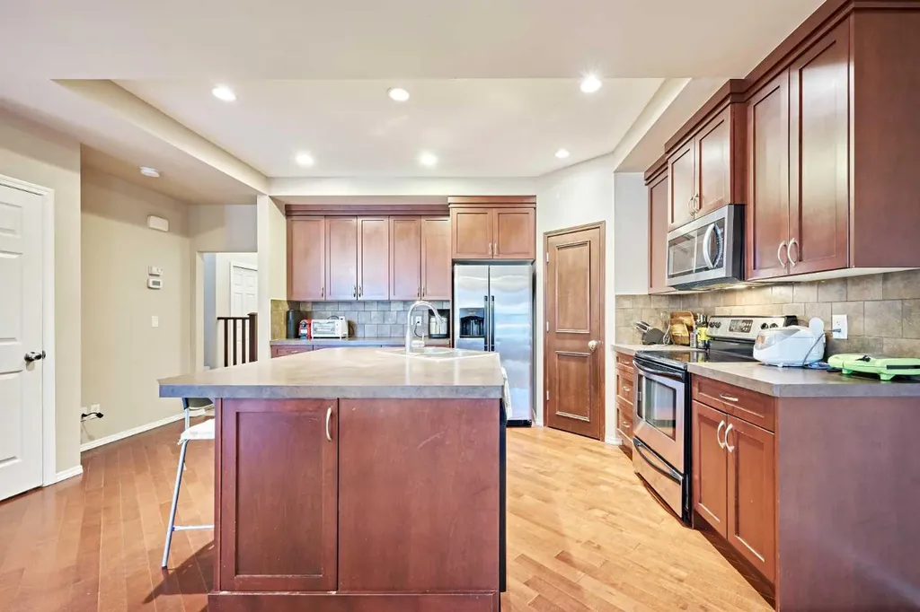 789 Panatella Boulevard NW Calgary AB T3P 1E5