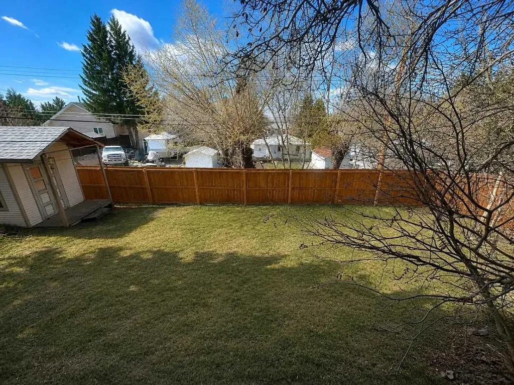 4410 43 Street Ponoka AB T4J1B8