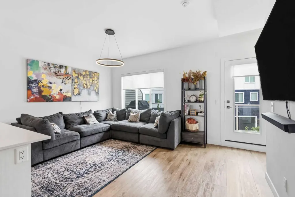 335 Creekside Boulevard SW Calgary AB T2X5L1
