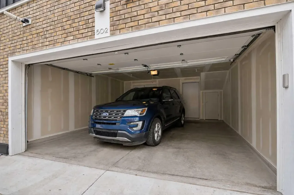 335 Creekside Boulevard SW Calgary AB T2X5L1