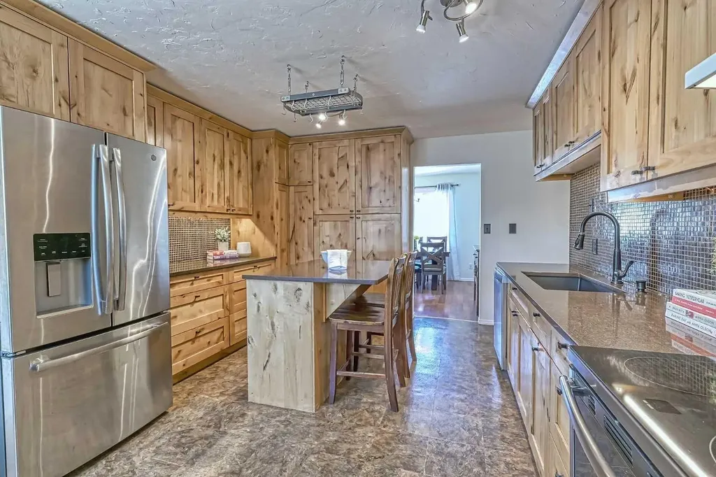417 2 Avenue NW Diamond Valley AB T0L 0H0