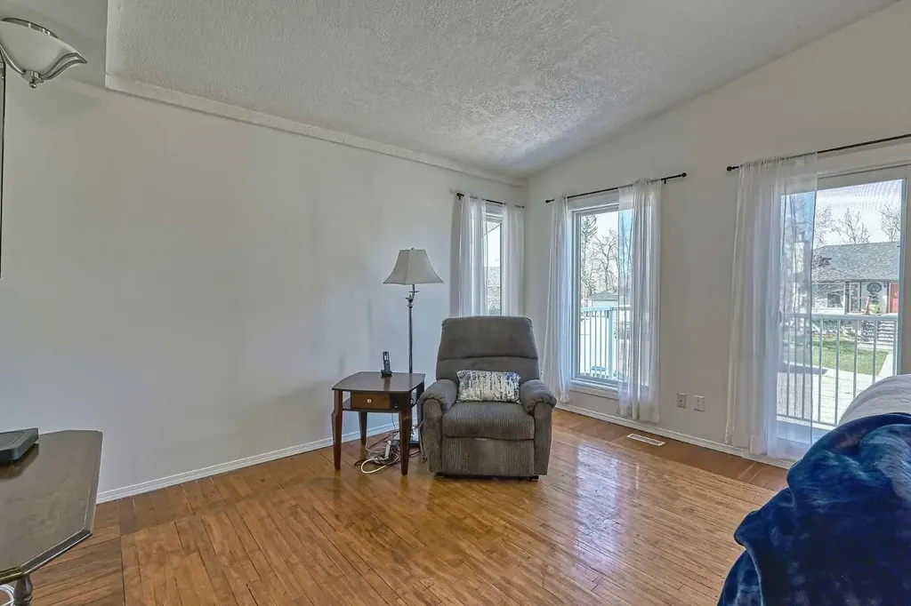 417 2 Avenue NW Diamond Valley AB T0L 0H0