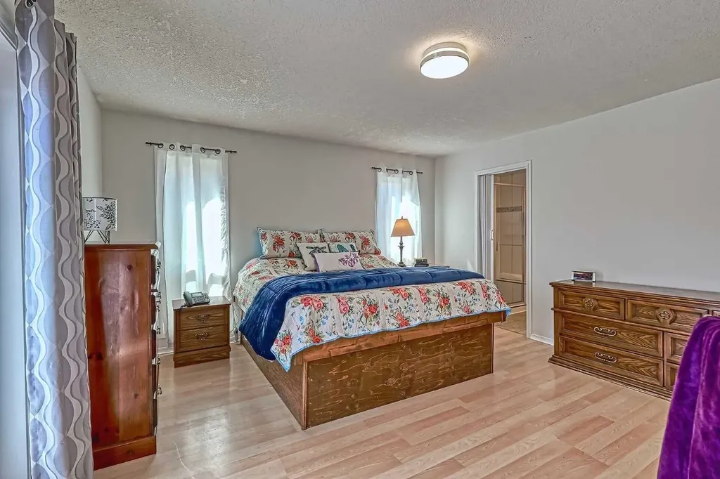 417 2 Avenue NW Diamond Valley AB T0L 0H0