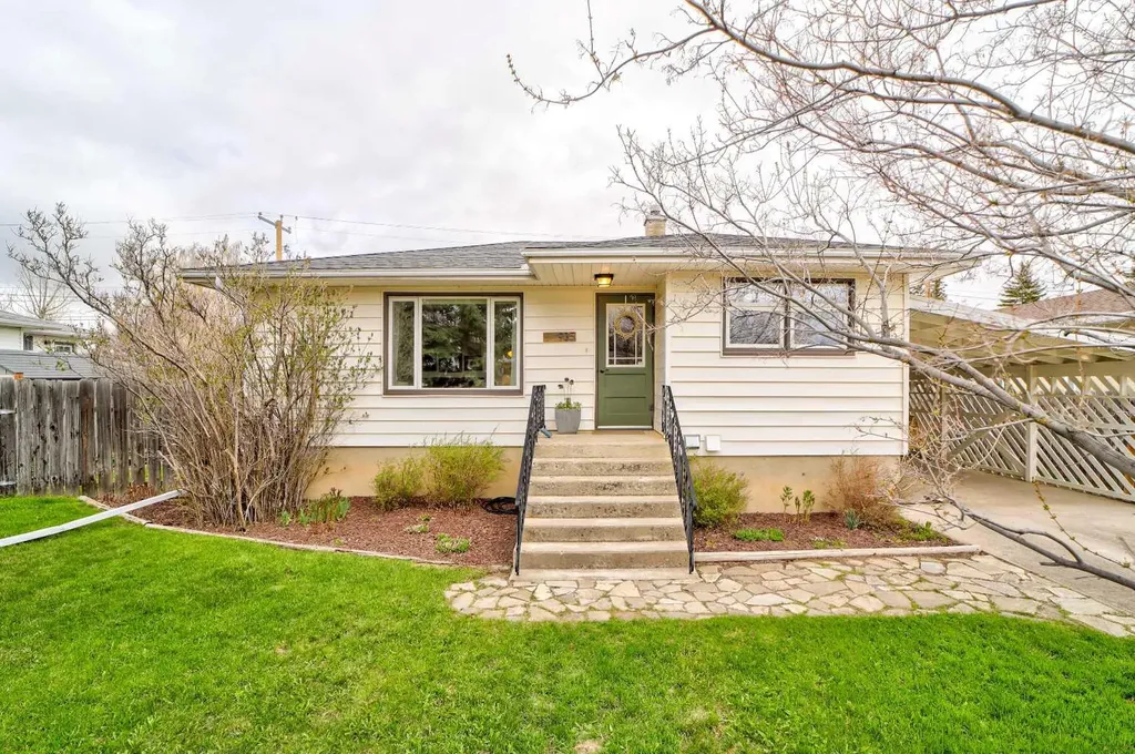 935 Kettles Street Pincher Creek AB T0K 1W0