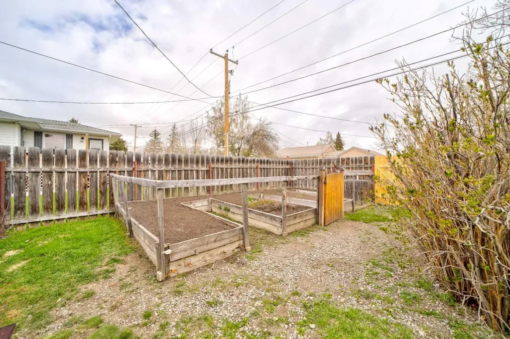 935 Kettles Street Pincher Creek AB T0K 1W0