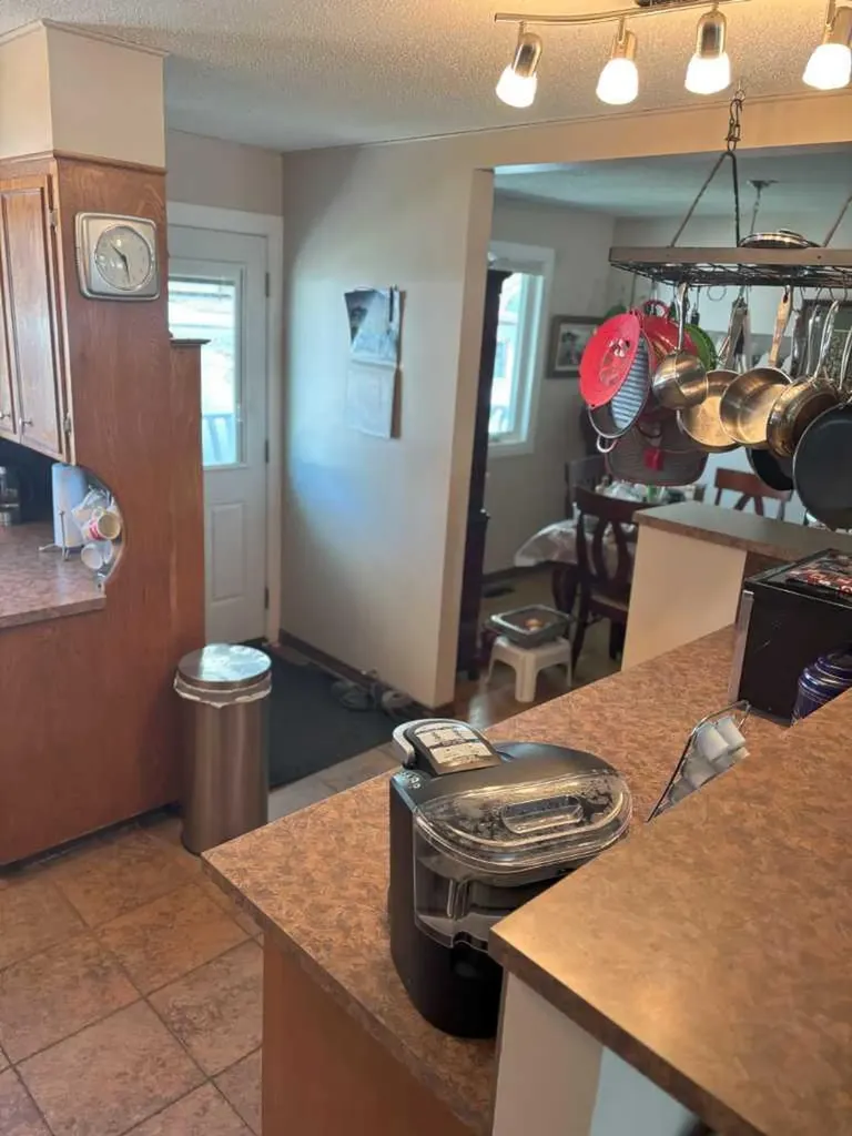 4924 40 Avenue NW Calgary AB T3A 2P1