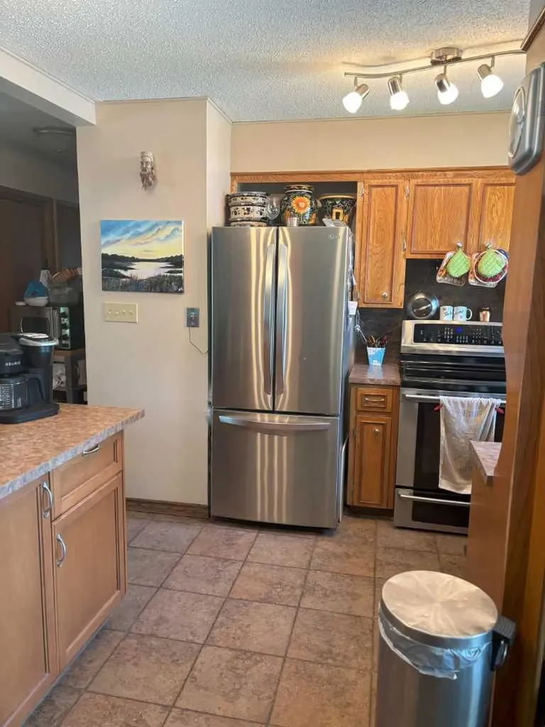 4924 40 Avenue NW Calgary AB T3A 2P1
