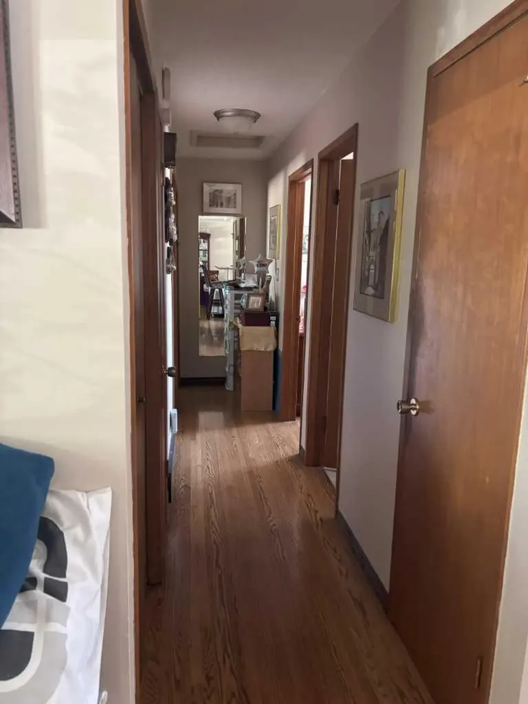 4924 40 Avenue NW Calgary AB T3A 2P1