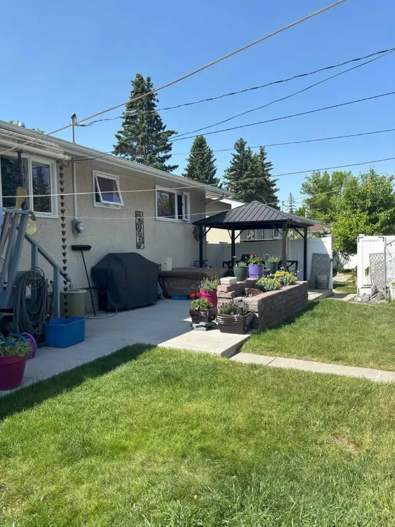 4924 40 Avenue NW Calgary AB T3A 2P1