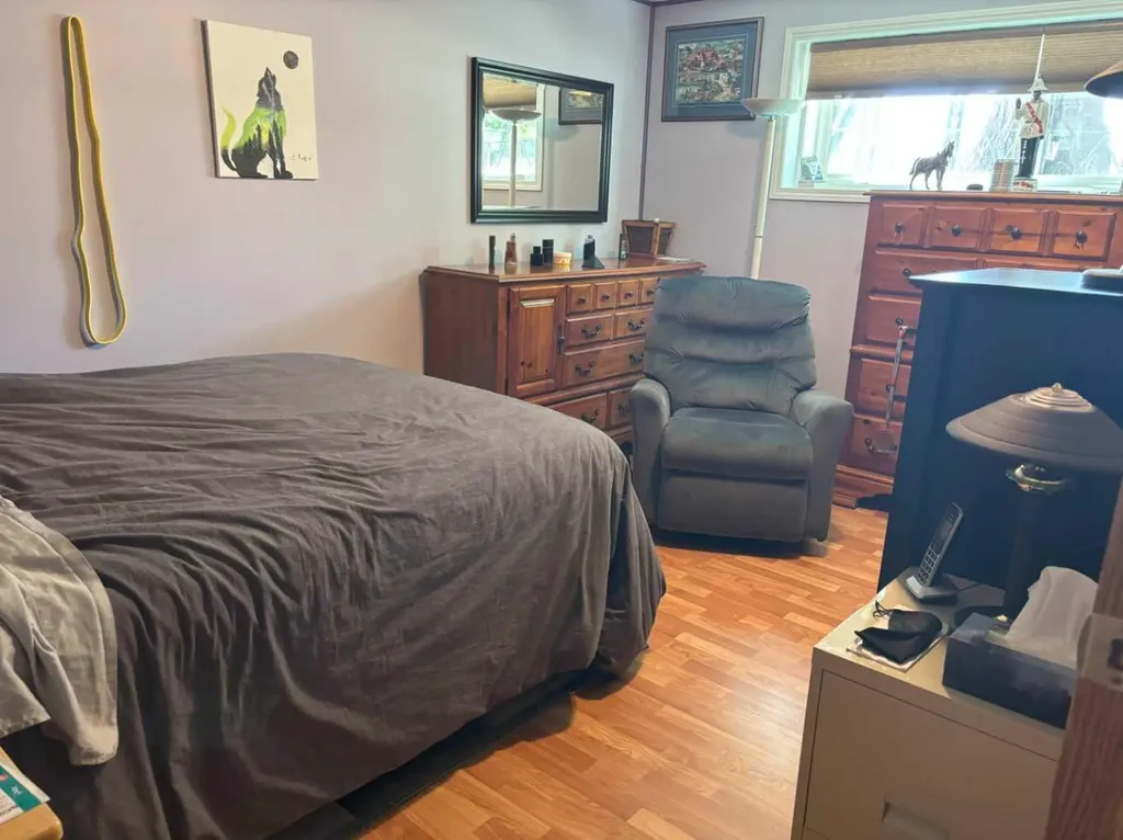 4924 40 Avenue NW Calgary AB T3A 2P1