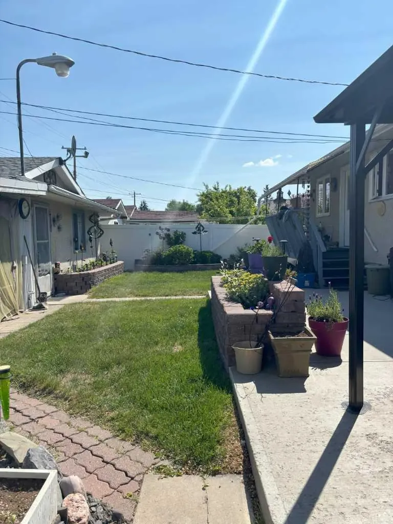 4924 40 Avenue NW Calgary AB T3A 2P1