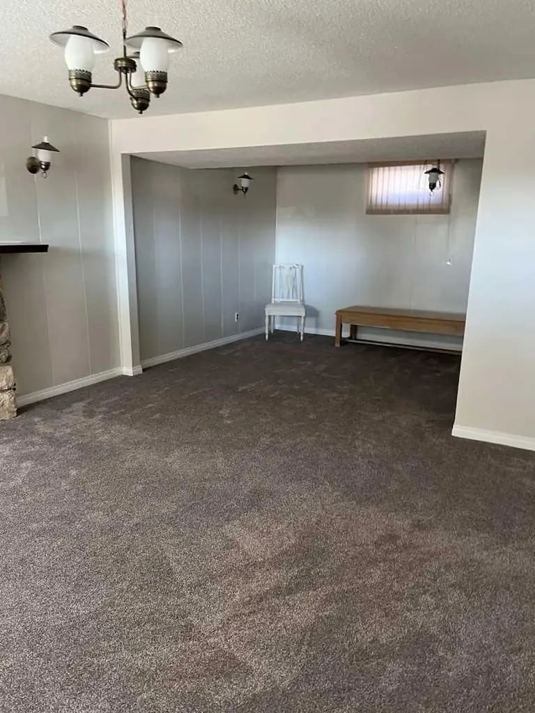 4928 40 Avenue NW Calgary AB T3A 0X2