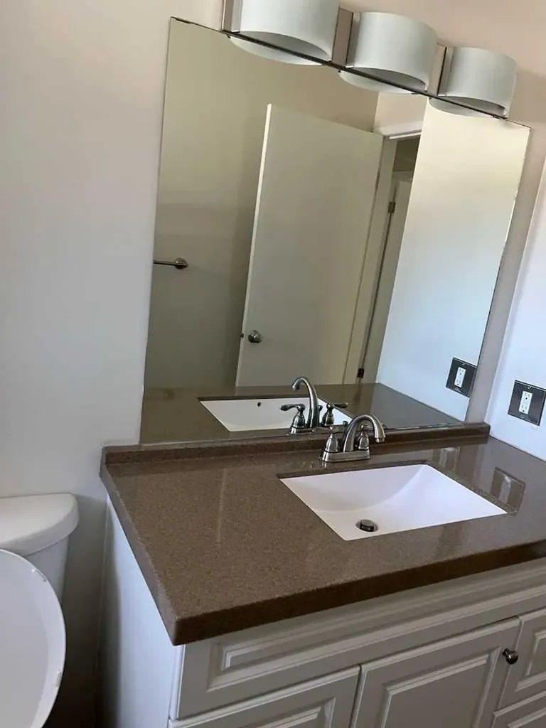 4928 40 Avenue NW Calgary AB T3A 0X2