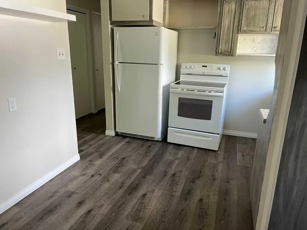 4928 40 Avenue NW Calgary AB T3A 0X2