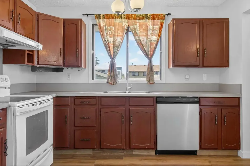 900 Abbeydale Drive NE Calgary AB T2A 5Y1