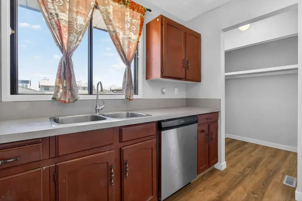 900 Abbeydale Drive NE Calgary AB T2A 5Y1