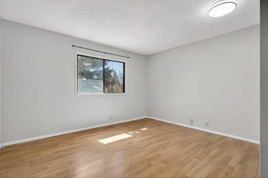 900 Abbeydale Drive NE Calgary AB T2A 5Y1