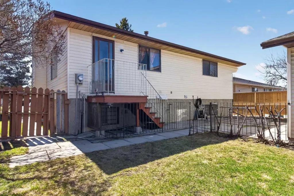 900 Abbeydale Drive NE Calgary AB T2A 5Y1