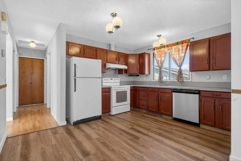 900 Abbeydale Drive NE Calgary AB T2A 5Y1