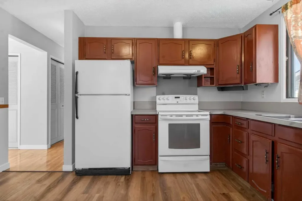 900 Abbeydale Drive NE Calgary AB T2A 5Y1