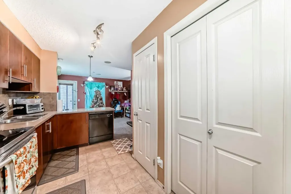 244 Saddlebrook Point NE Calgary AB T3J0G5
