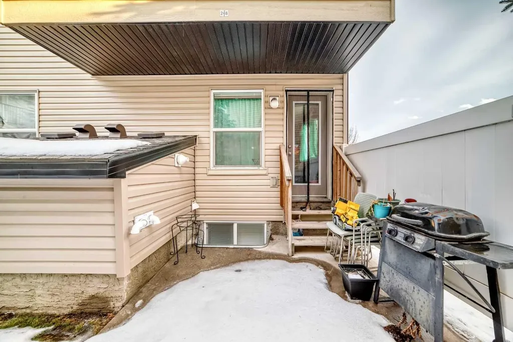 244 Saddlebrook Point NE Calgary AB T3J0G5