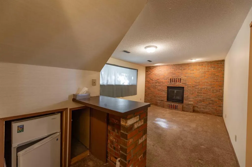 548 Mountain Street Hinton AB T7V 1J5