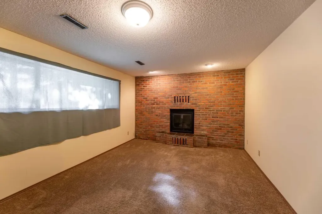 548 Mountain Street Hinton AB T7V 1J5
