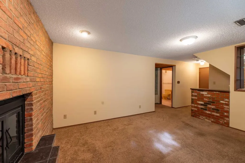 548 Mountain Street Hinton AB T7V 1J5