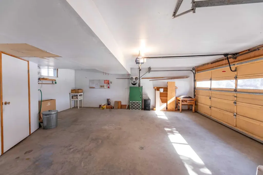 548 Mountain Street Hinton AB T7V 1J5