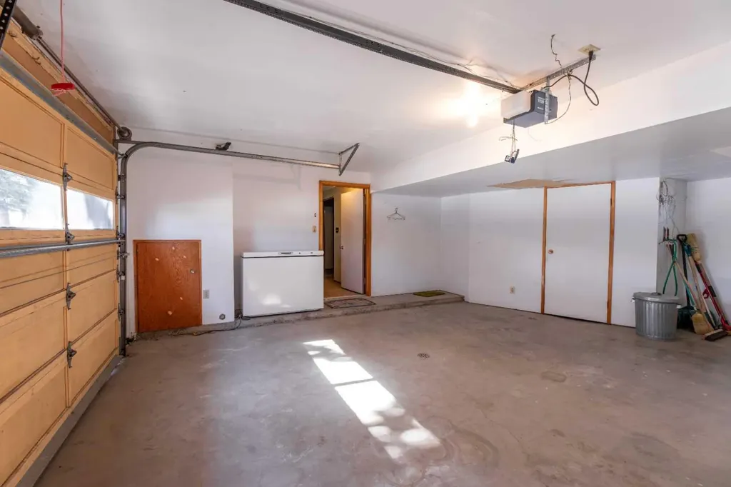 548 Mountain Street Hinton AB T7V 1J5