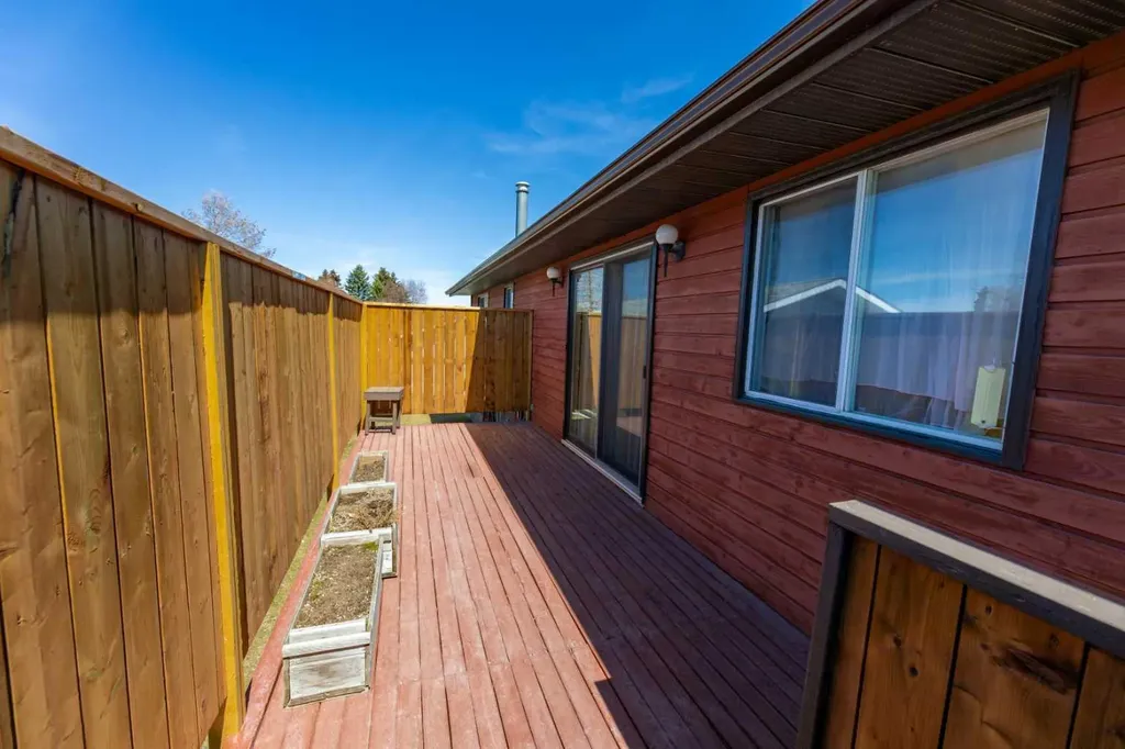 548 Mountain Street Hinton AB T7V 1J5