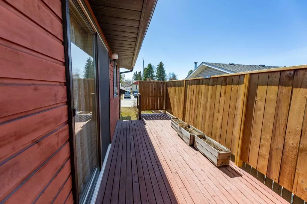 548 Mountain Street Hinton AB T7V 1J5