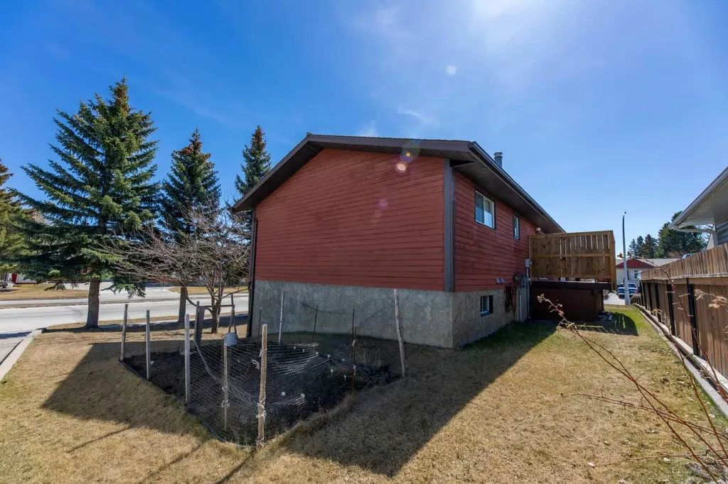 548 Mountain Street Hinton AB T7V 1J5