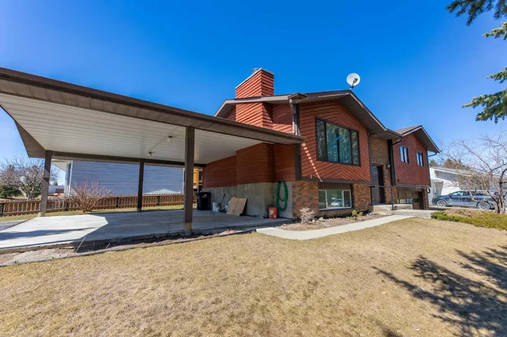 548 Mountain Street Hinton AB T7V 1J5