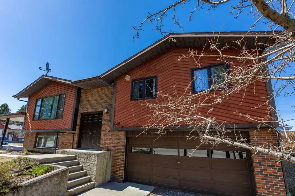 548 Mountain Street Hinton AB T7V 1J5