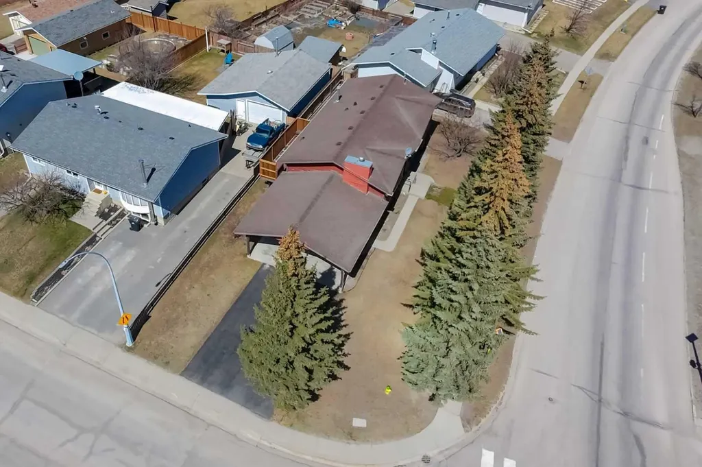 548 Mountain Street Hinton AB T7V 1J5