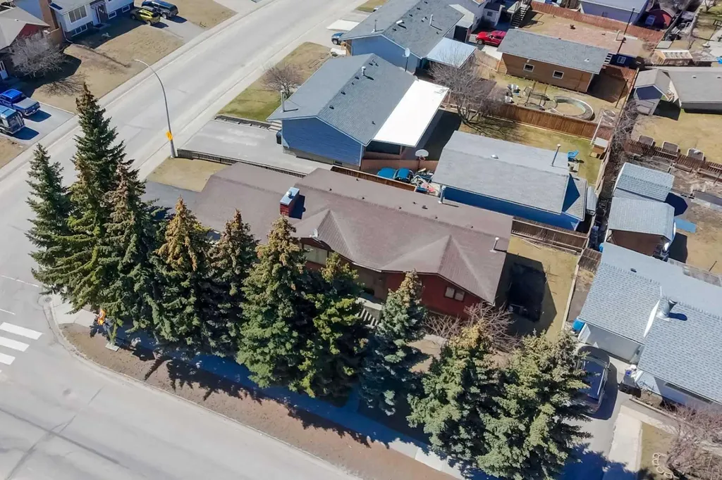548 Mountain Street Hinton AB T7V 1J5