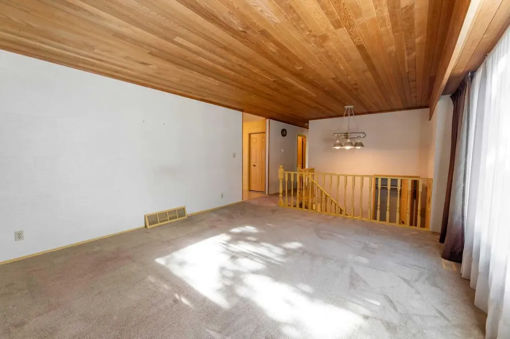 548 Mountain Street Hinton AB T7V 1J5