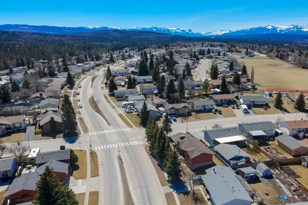 548 Mountain Street Hinton AB T7V 1J5