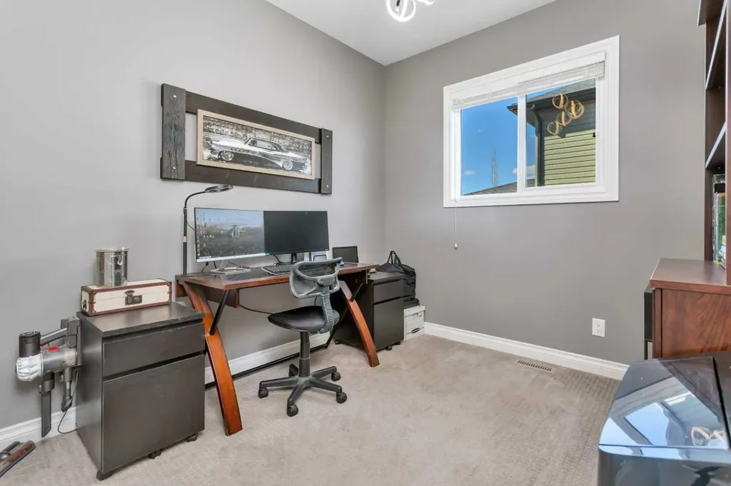 11 Craig Road Sylvan Lake AB T4S 0N7