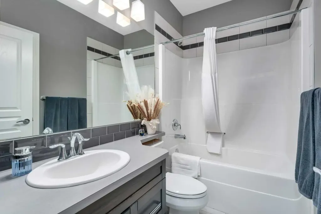 11 Craig Road Sylvan Lake AB T4S 0N7