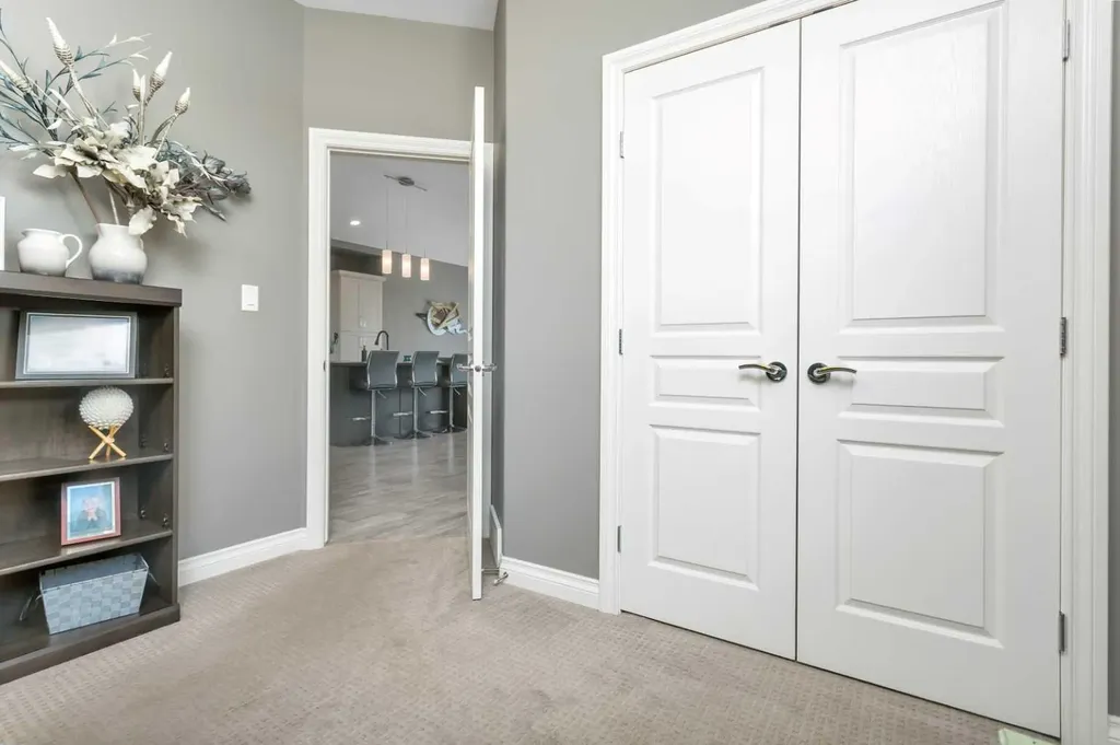11 Craig Road Sylvan Lake AB T4S 0N7