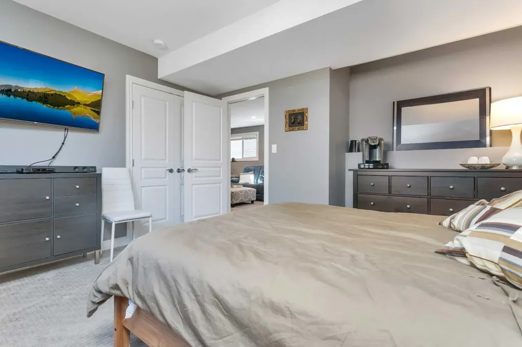 11 Craig Road Sylvan Lake AB T4S 0N7