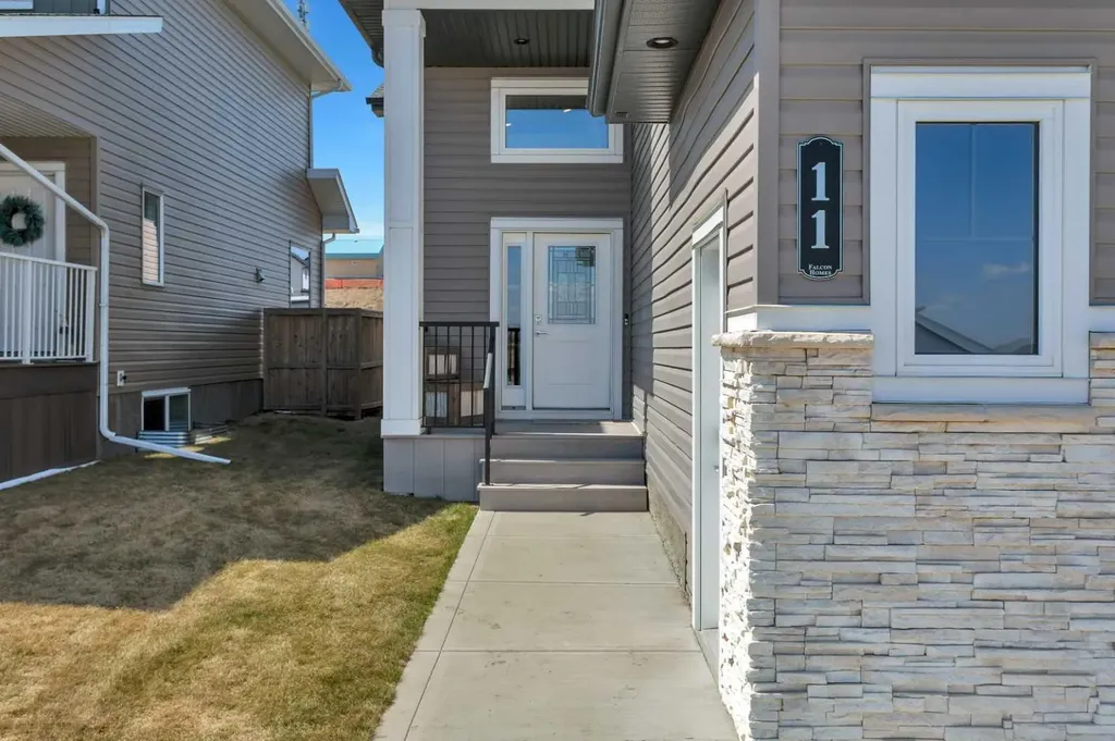 11 Craig Road Sylvan Lake AB T4S 0N7
