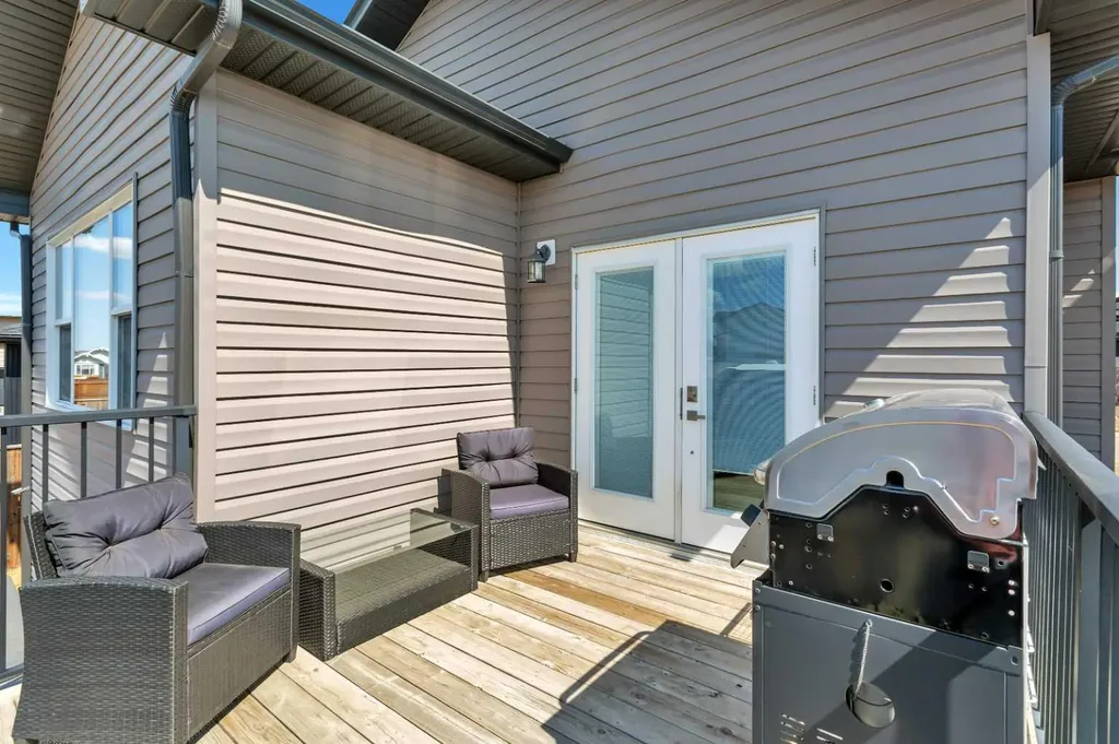 11 Craig Road Sylvan Lake AB T4S 0N7
