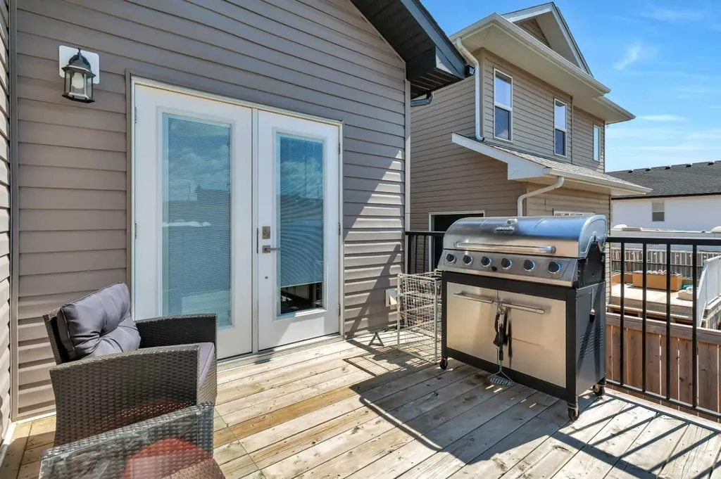 11 Craig Road Sylvan Lake AB T4S 0N7