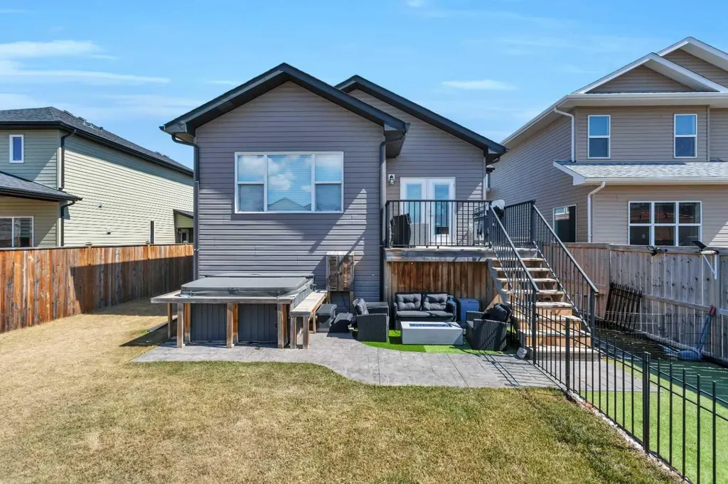 11 Craig Road Sylvan Lake AB T4S 0N7