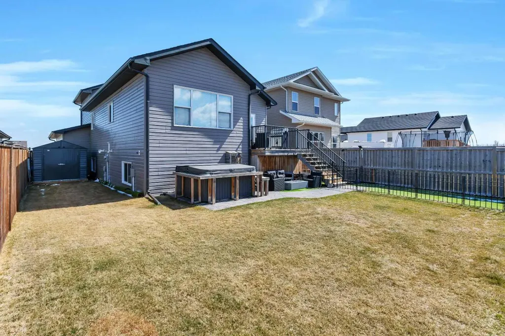 11 Craig Road Sylvan Lake AB T4S 0N7