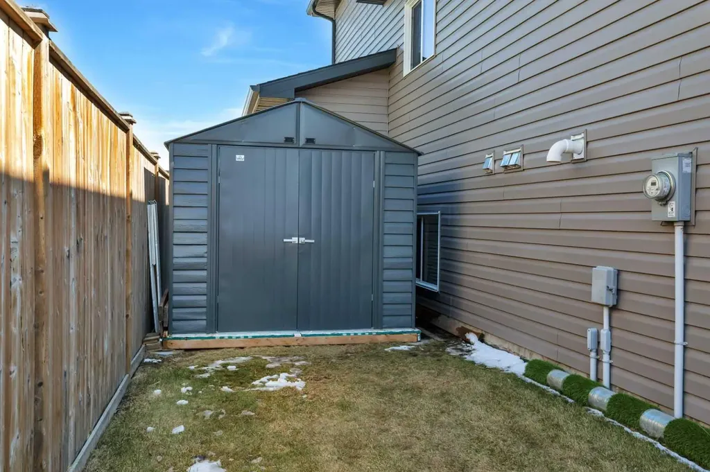 11 Craig Road Sylvan Lake AB T4S 0N7